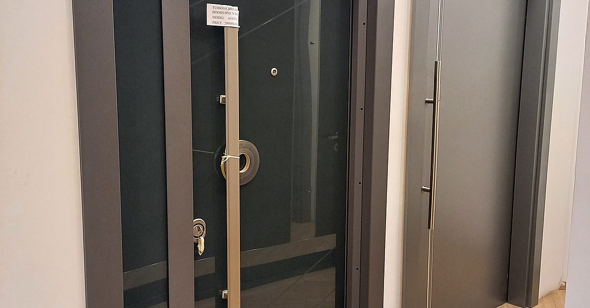 Door2
