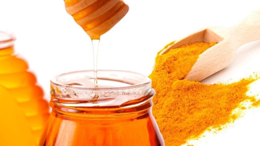 Turmeric and honey face mask